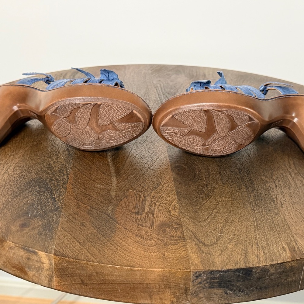 Born Women's Denim Blue Floral Sandals - Picture 5 of 8